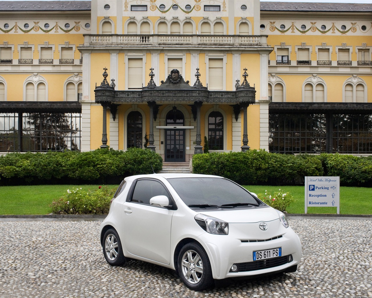 Toyota iQ - 2009 HD Wallpaper (2) #6 - 1280x1024