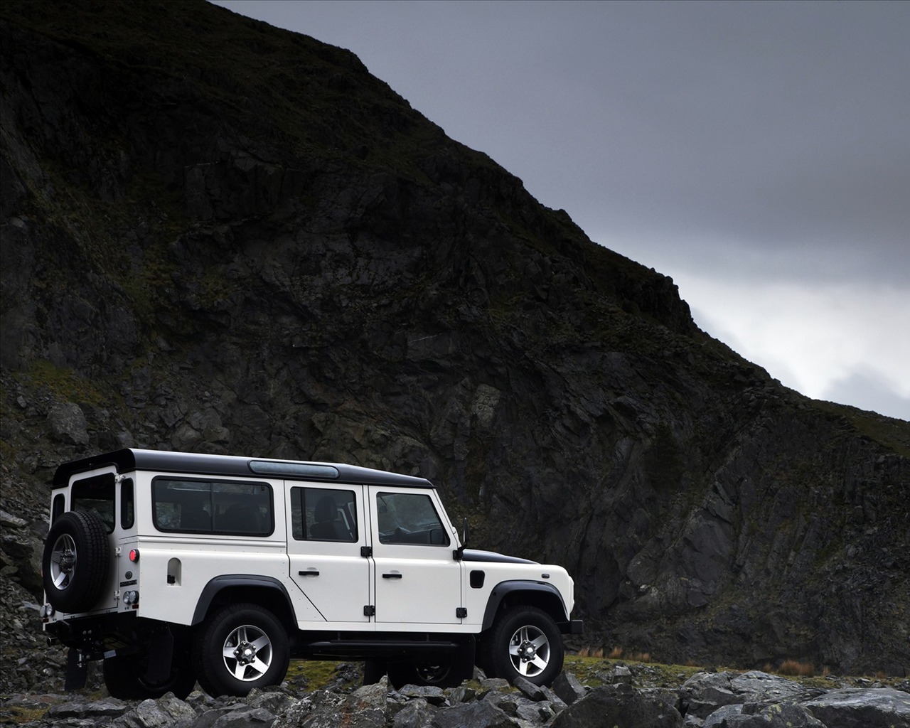 Land Rover wallpapers 2011 (1) #18 - 1280x1024