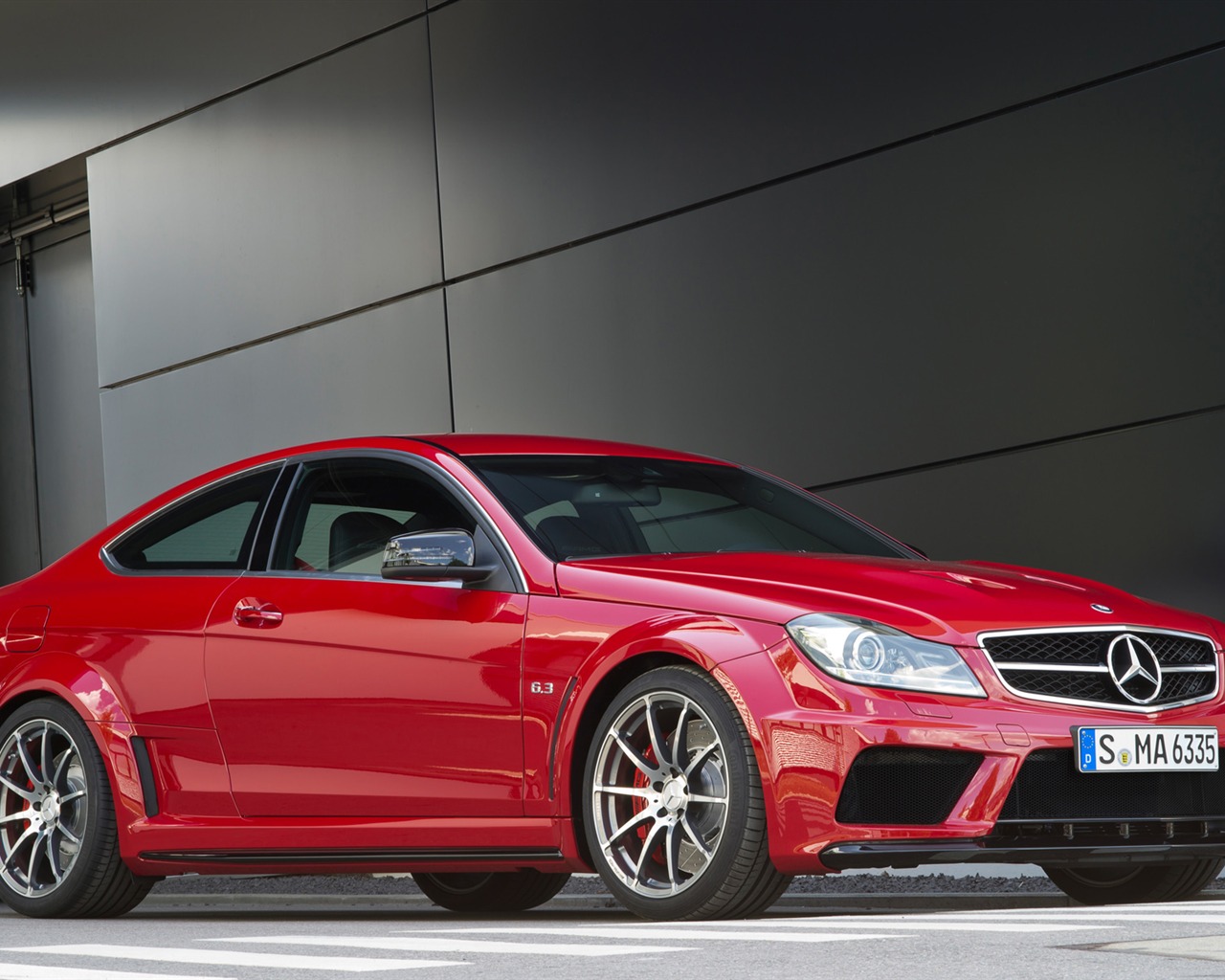 Mercedes-Benz C63 AMG Black Series Coupe - 2011 HD wallpapers #7 - 1280x1024