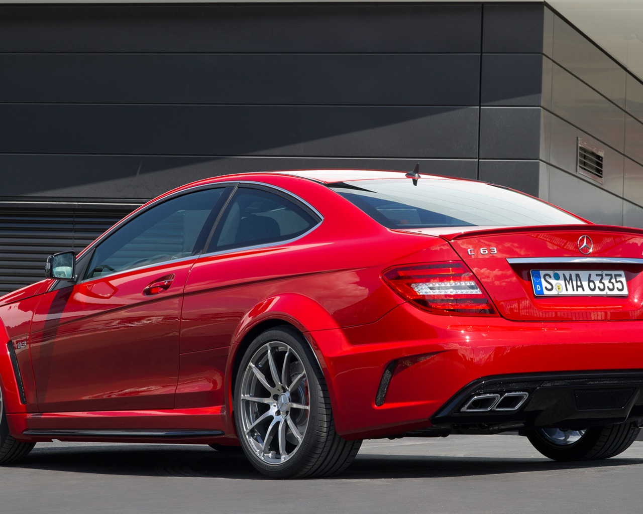 Mercedes-Benz C63 AMG Black Series Coupe - 2011 HD wallpapers #8 - 1280x1024