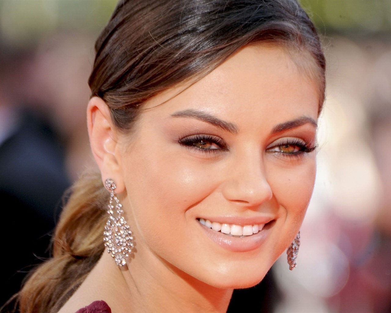 Mila Kunis hermosos fondos de pantalla #5 - 1280x1024