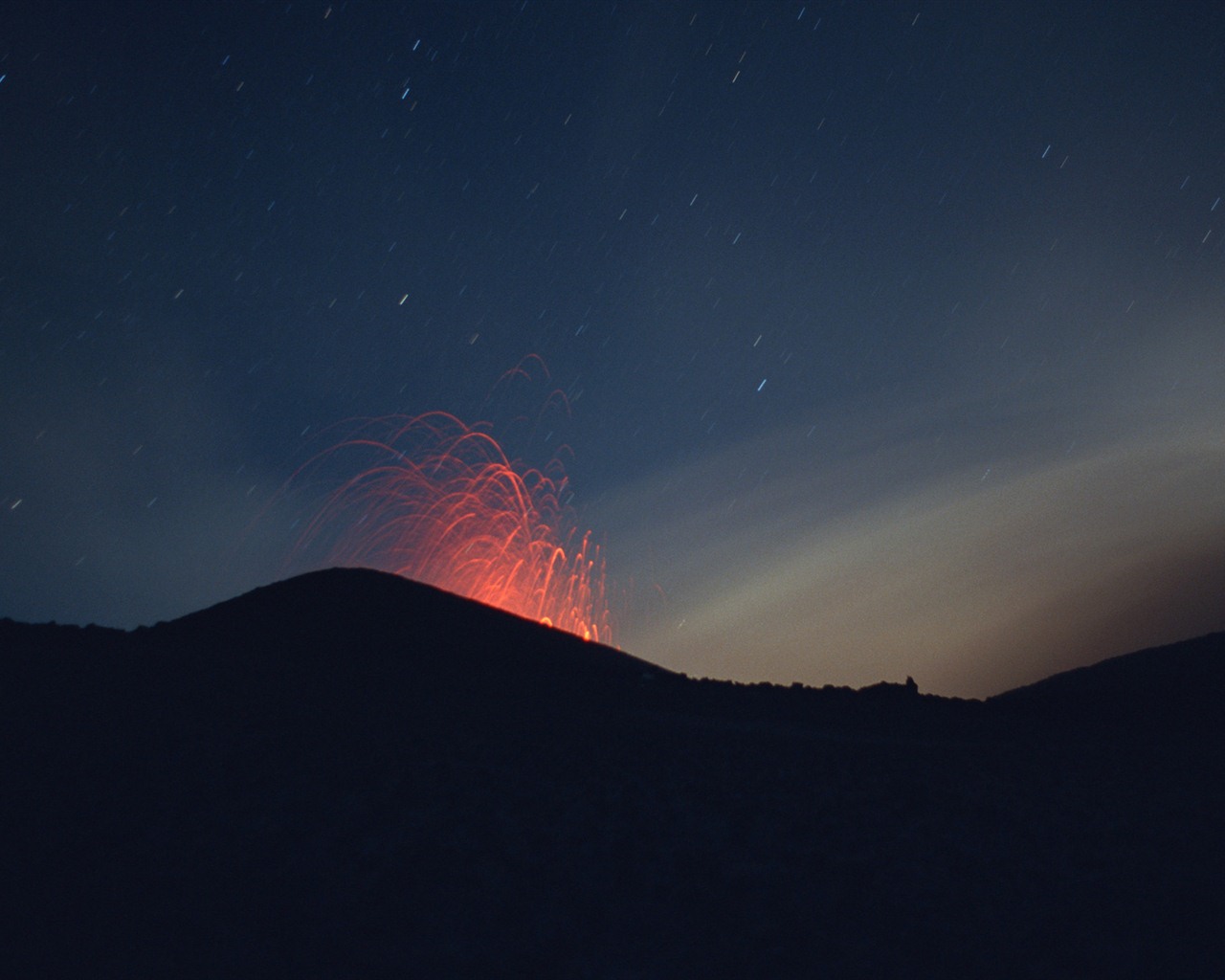 Vulkanausbruch von der herrlichen Landschaft Tapeten #10 - 1280x1024