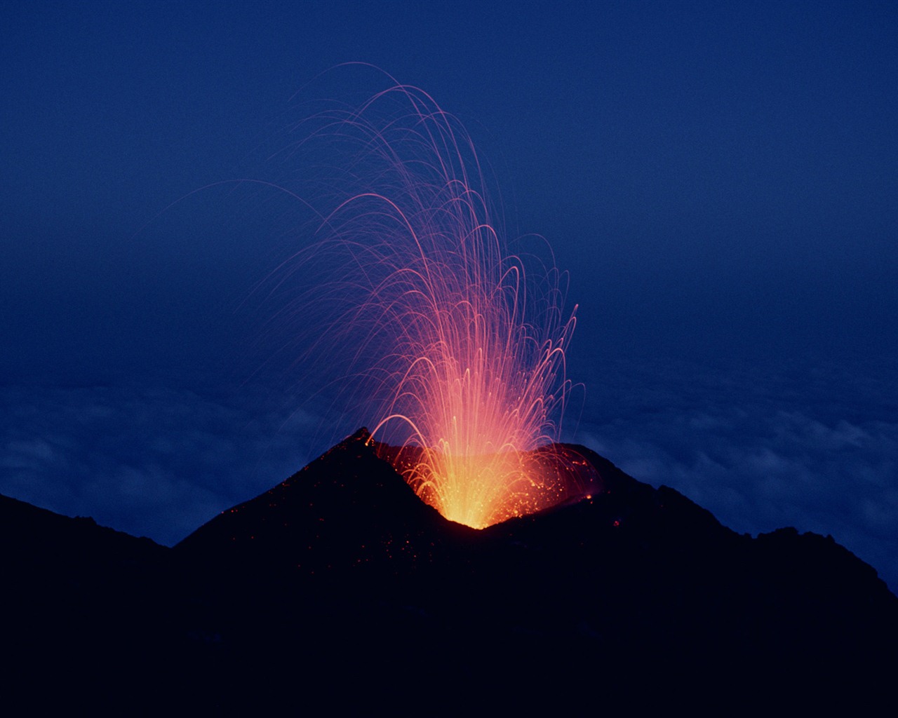 Vulkanausbruch von der herrlichen Landschaft Tapeten #11 - 1280x1024
