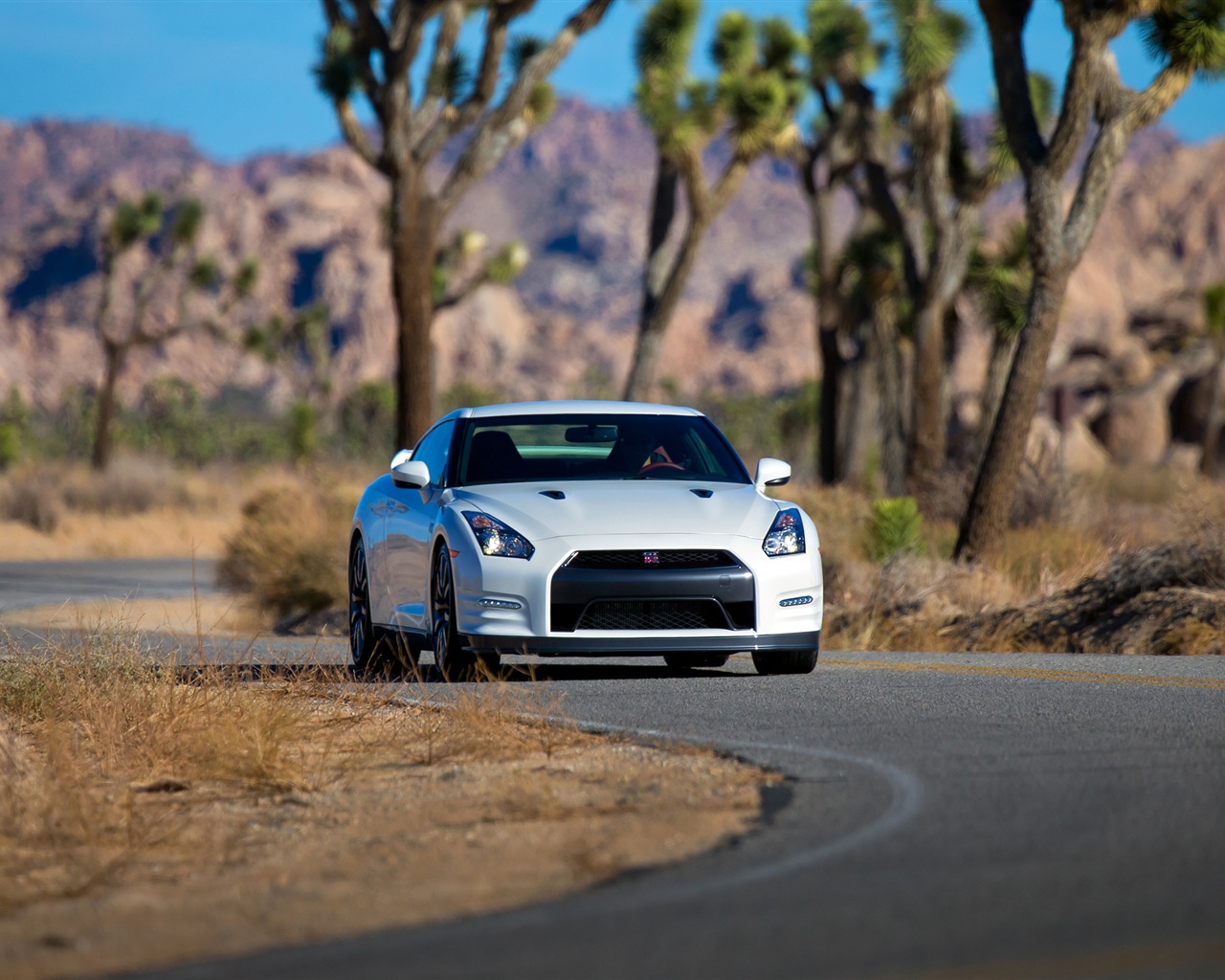 2013 Nissan GT-R R35 version USA fonds d'écran HD #2 - 1280x1024