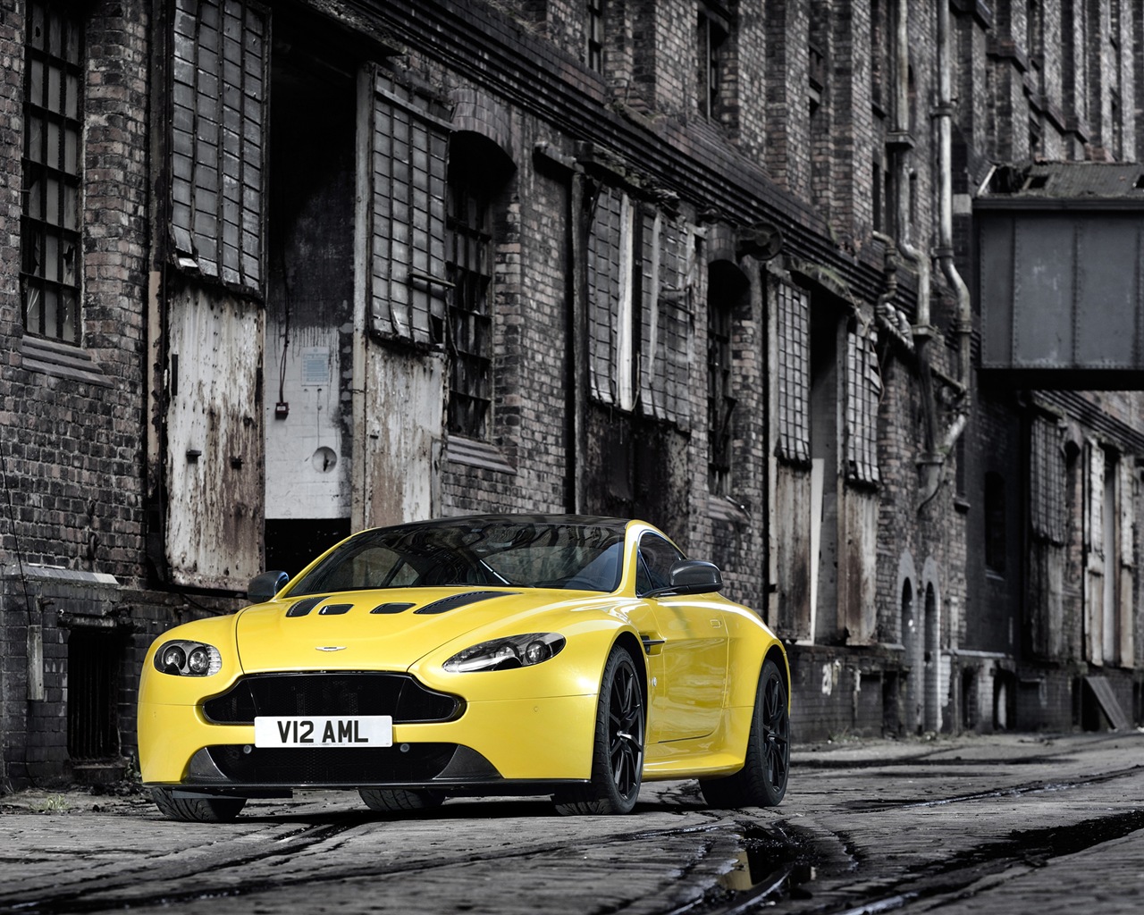 2013 Aston Martin V12 Vantage S 阿斯顿·马丁V12 Vantage 高清壁纸1 - 1280x1024