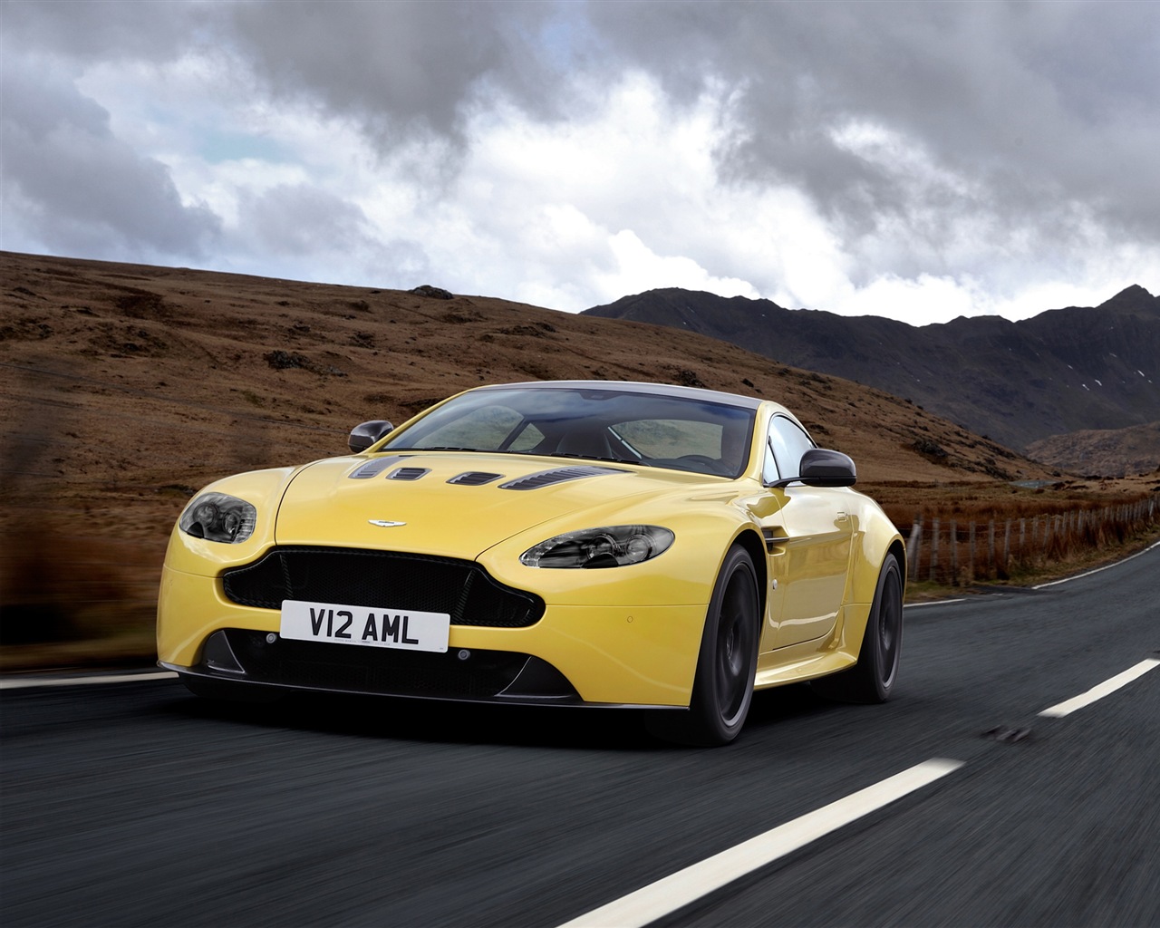 2013 Aston Martin V12 Vantage S HD tapety na plochu #5 - 1280x1024