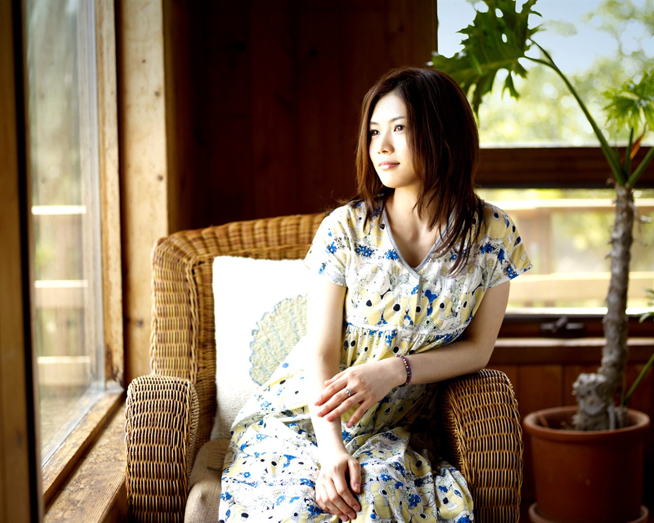 일본 가수 요시오카 유이의 HD 배경 화면 #6 - 1280x1024