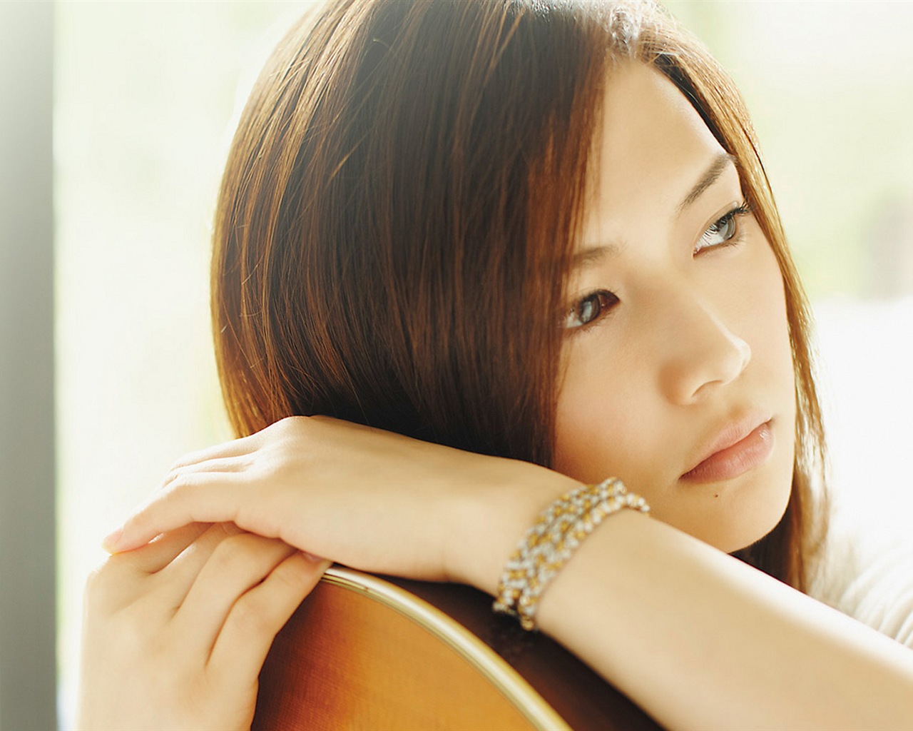 일본 가수 요시오카 유이의 HD 배경 화면 #13 - 1280x1024