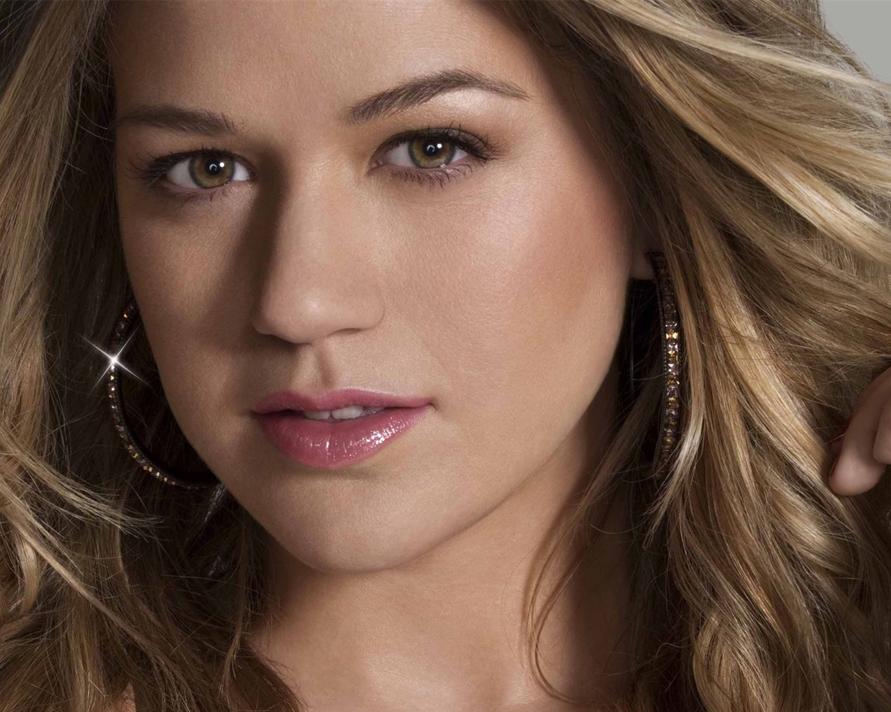 Kelly Clarkson beautiful wallpapers #19 - 1280x1024