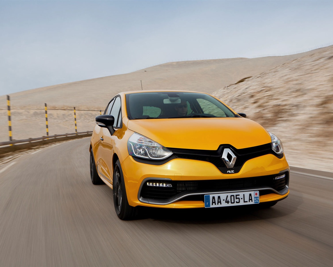 2013 Renault Clio RS 200 yellow color car HD wallpapers #3 - 1280x1024