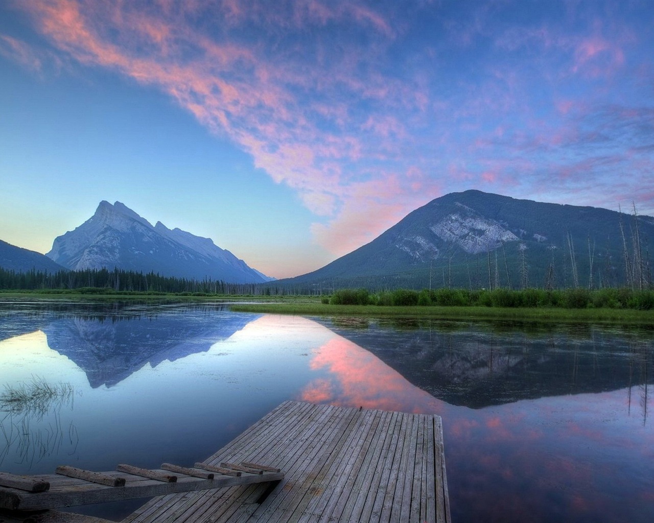 Reflection in the water natural scenery wallpaper #1 - 1280x1024