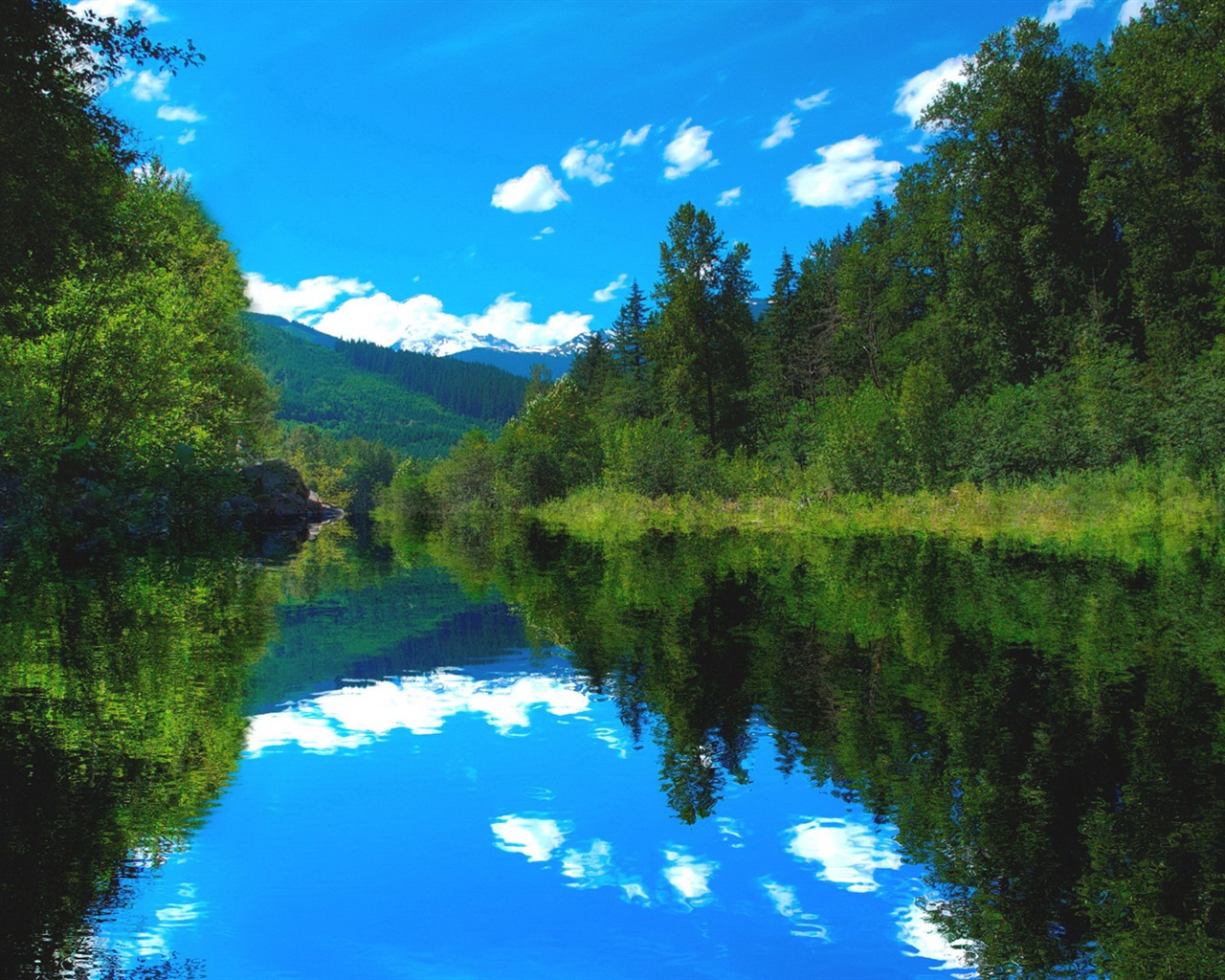 Reflection in the water natural scenery wallpaper #4 - 1280x1024
