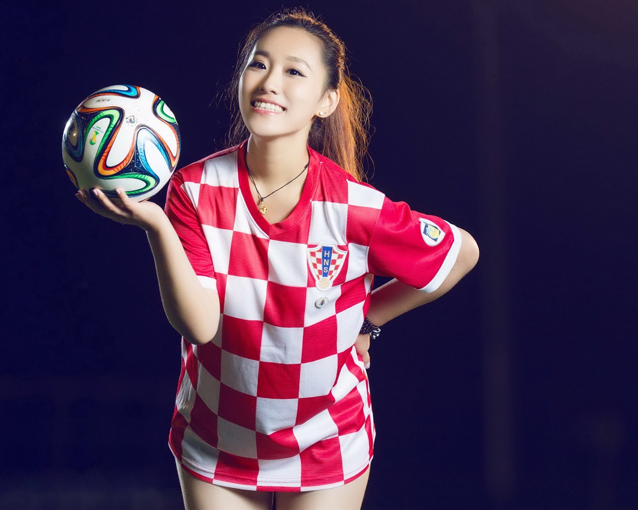 32 camisetas de la Copa del Mundo de fútbol, bebé wallpapers hermosas chicas HD #28 - 1280x1024