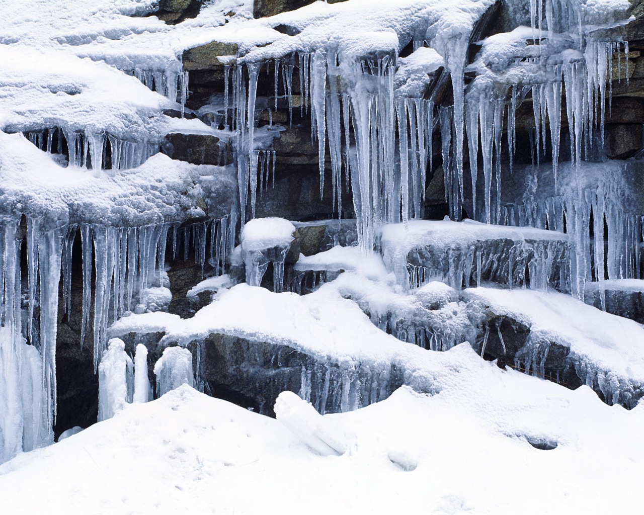 寒冷冬天美丽的雪景，Windows 8 全景宽屏壁纸7 - 1280x1024