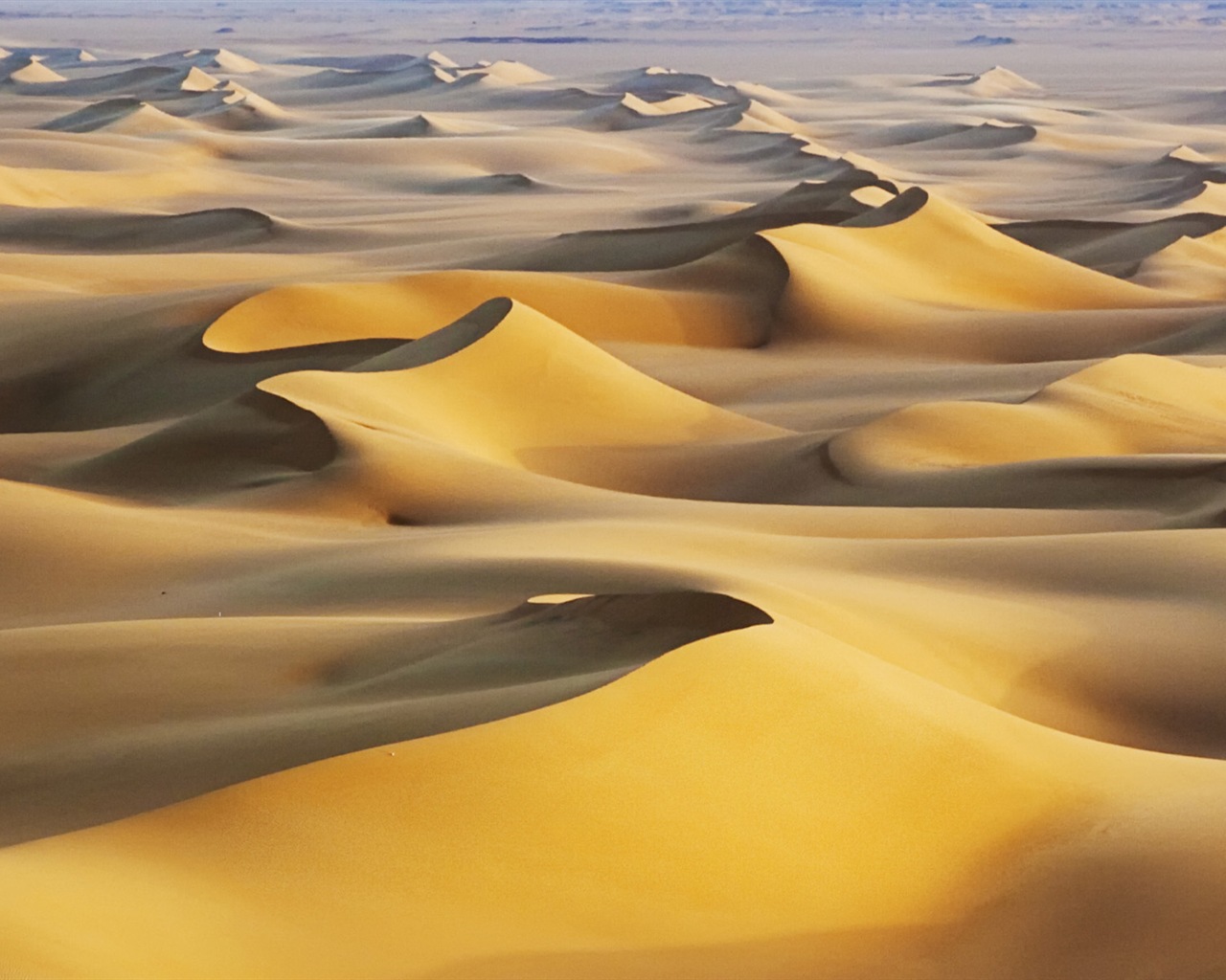 炎热干旱的沙漠，Windows 8 全景宽屏壁纸4 - 1280x1024