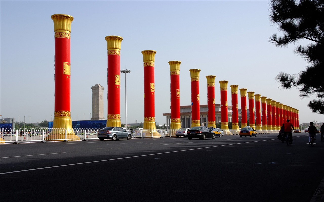 Costumes, Tiananmen Square (rebar works) #2 - 1280x800