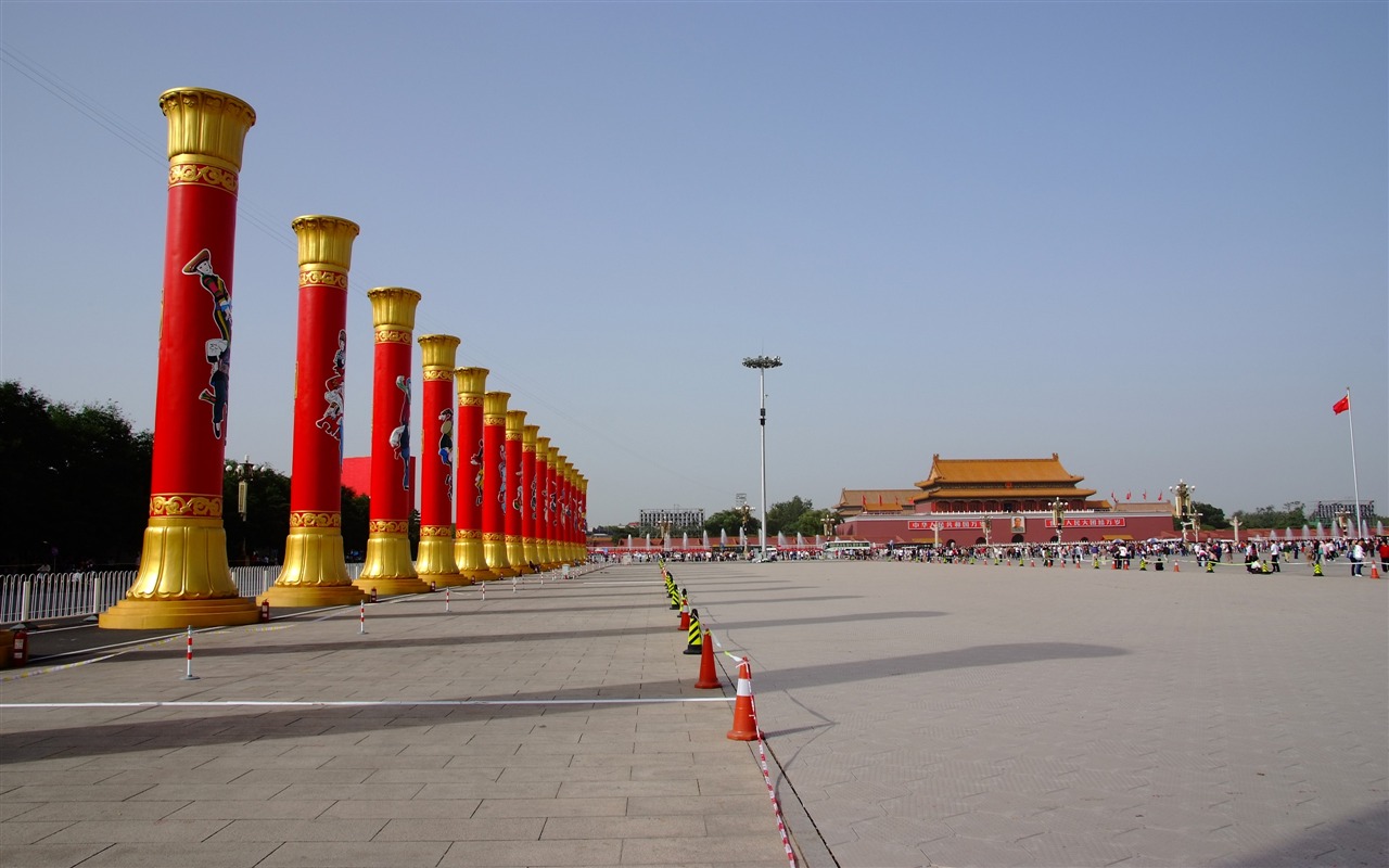 Costumes, Tiananmen Square (rebar works) #4 - 1280x800