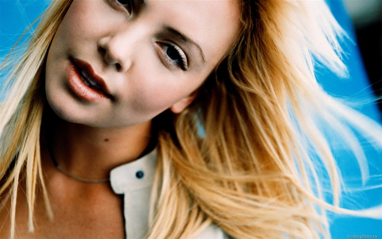 Charlize Theron hermoso fondo de pantalla (2) #16 - 1280x800