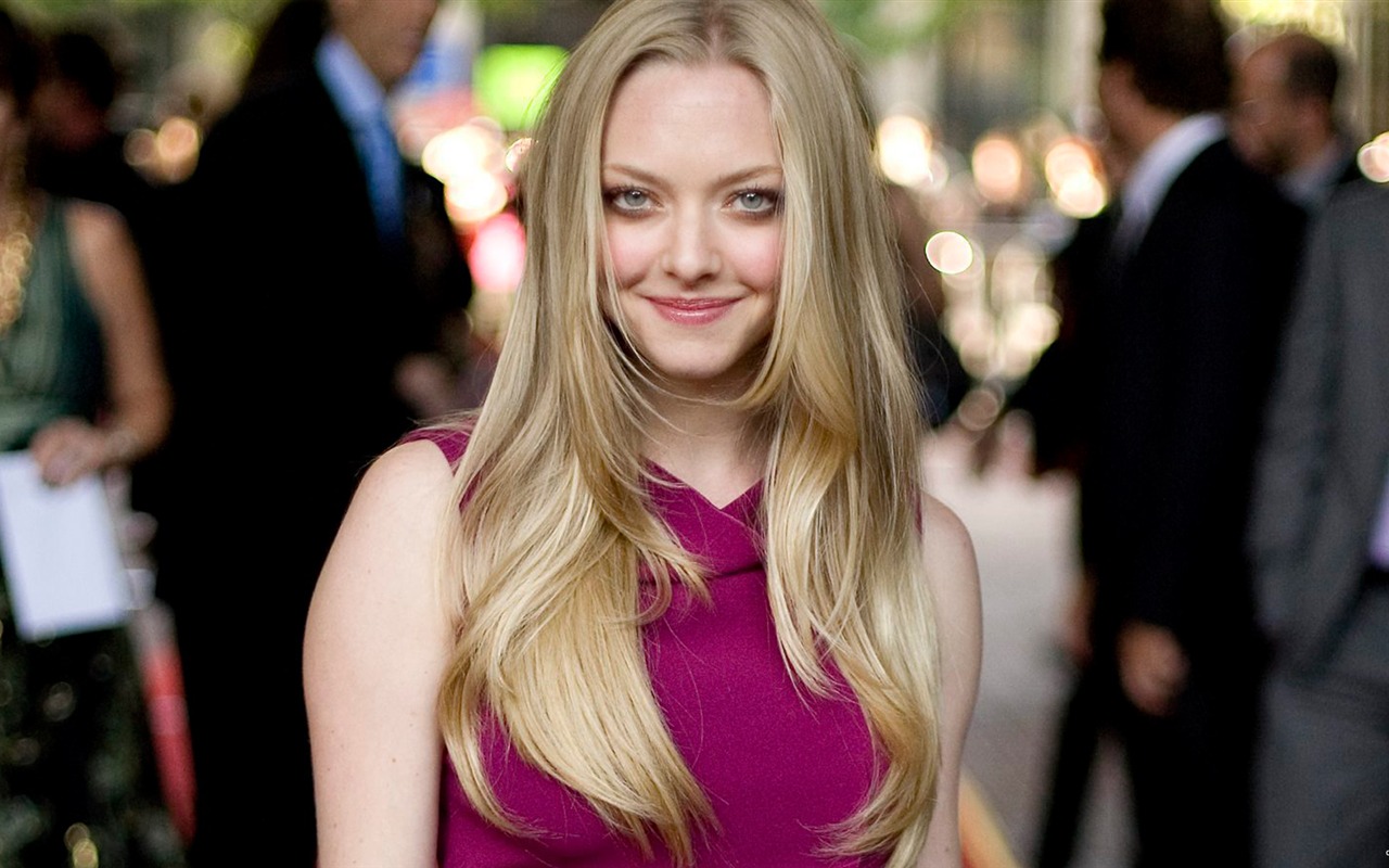 Amanda Seyfried beautiful wallpaper #15 - 1280x800