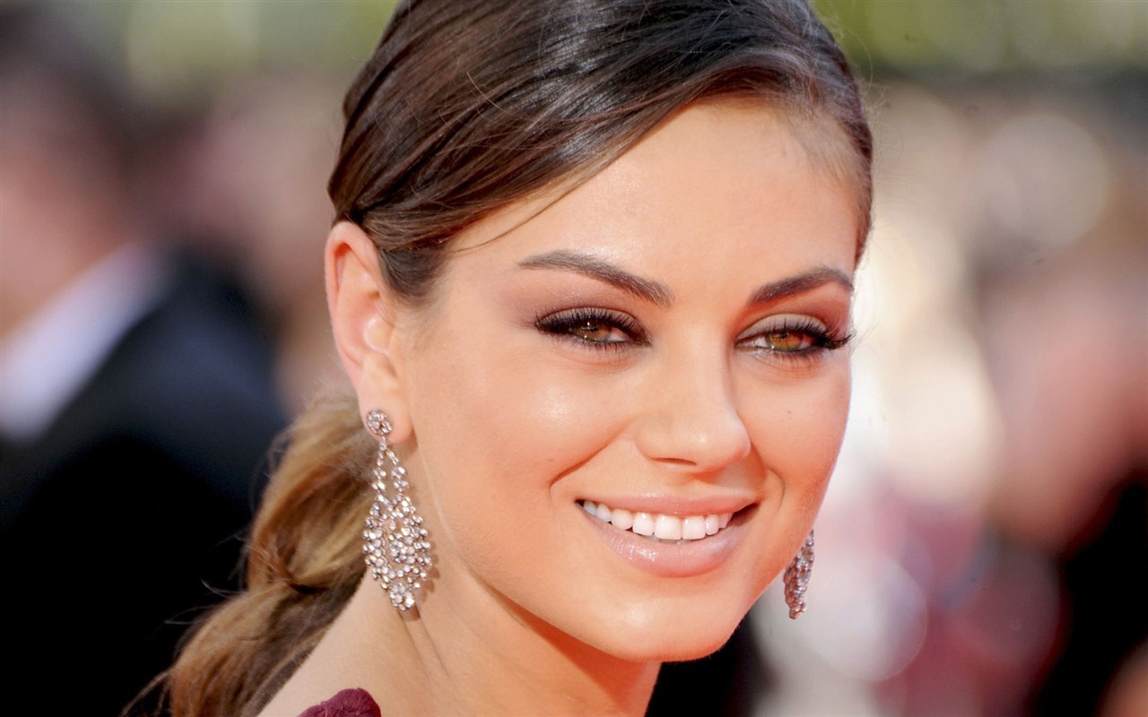 Mila Kunis hermosos fondos de pantalla #5 - 1280x800