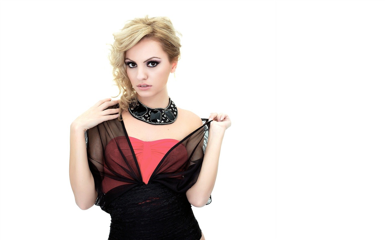 Alexandra Stan hermosos fondos de pantalla #2 - 1280x800