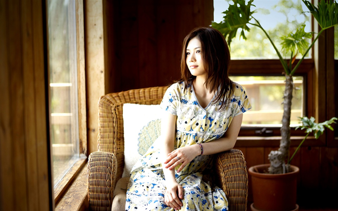 일본 가수 요시오카 유이의 HD 배경 화면 #6 - 1280x800