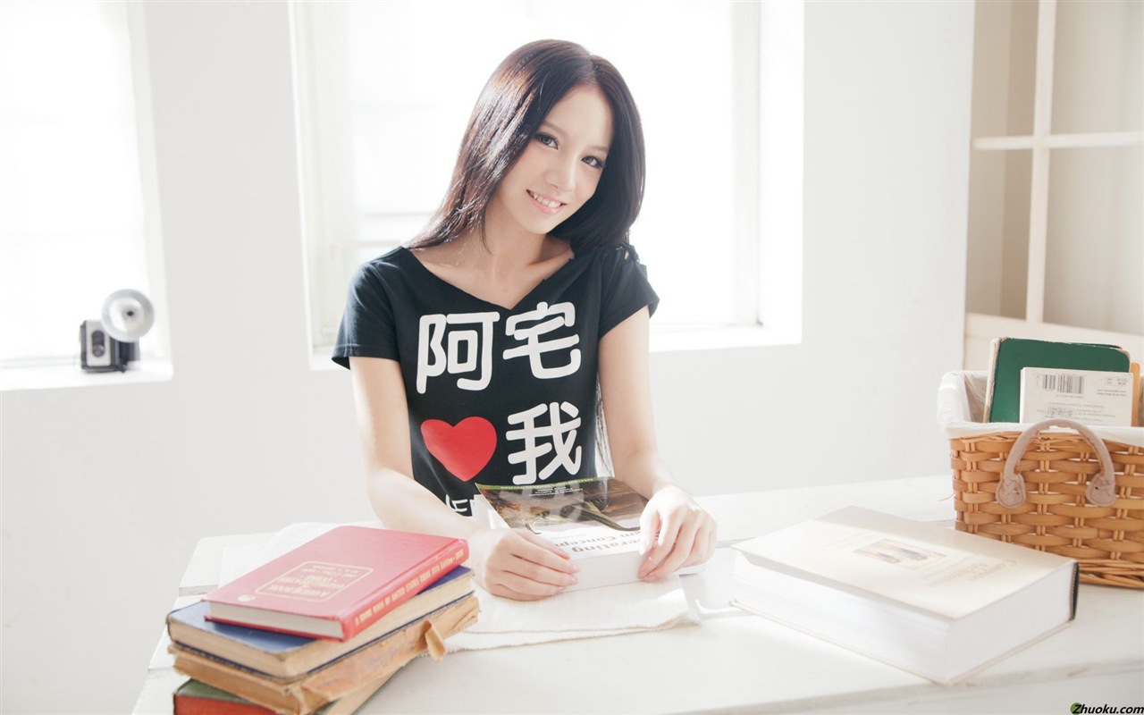 台湾女孩 林采缇 室内高清壁纸10 - 1280x800