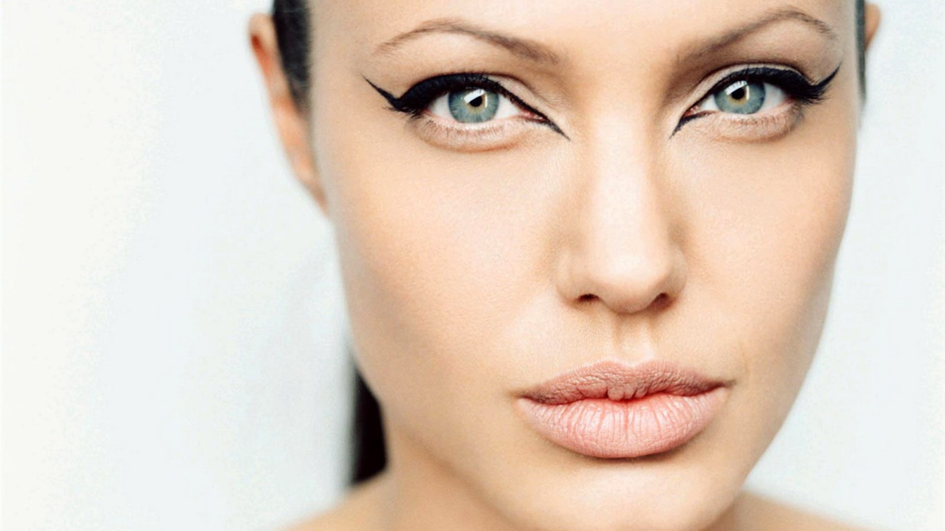 Angelina Jolie fond d'écran #15 - 1366x768