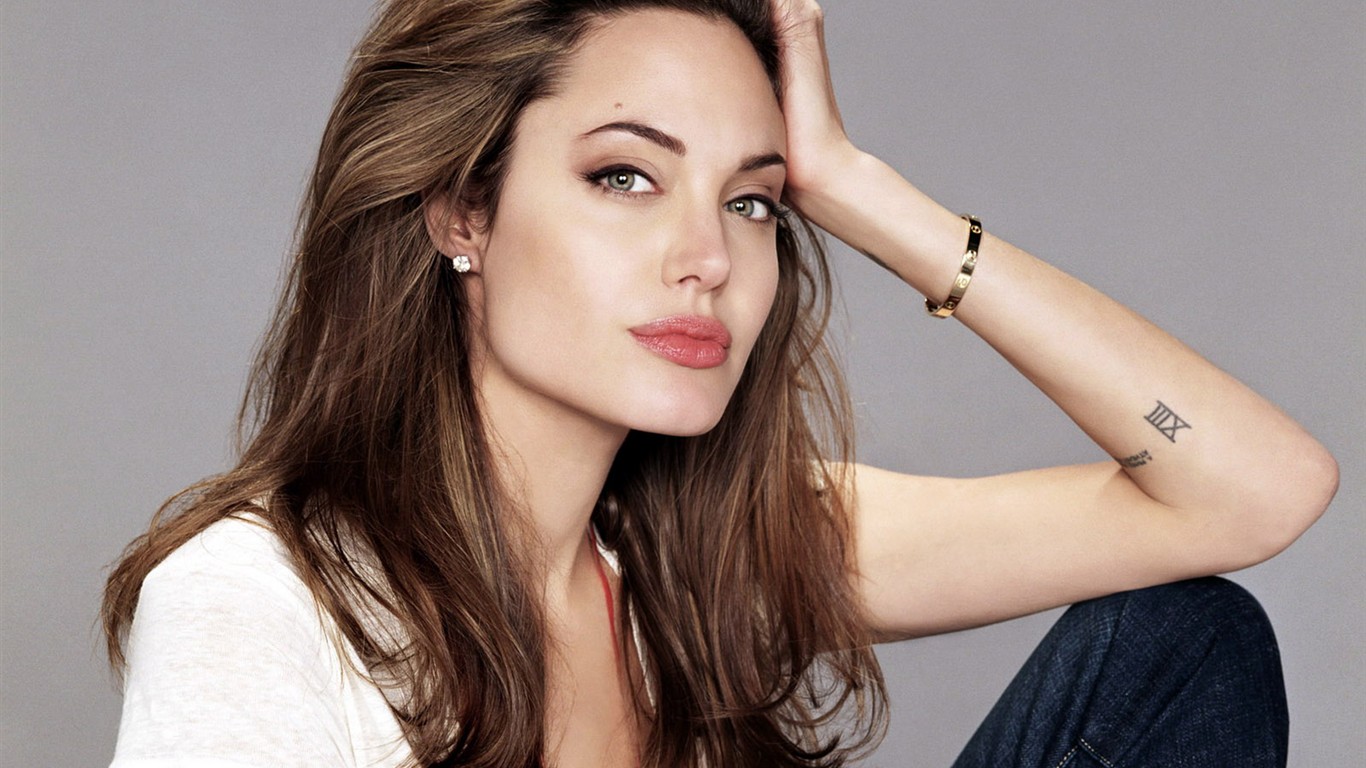 Angelina Jolie fond d'écran #31 - 1366x768