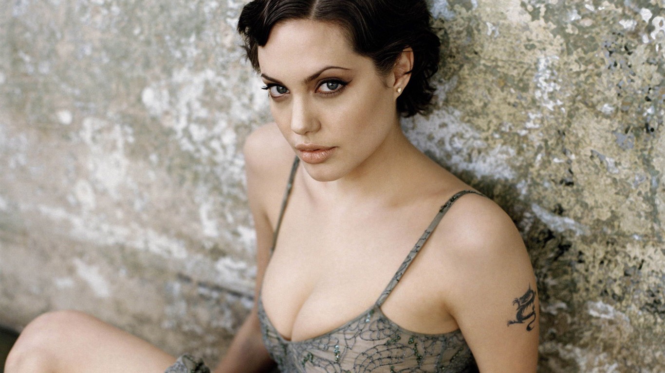 Angelina Jolie fond d'écran #34 - 1366x768