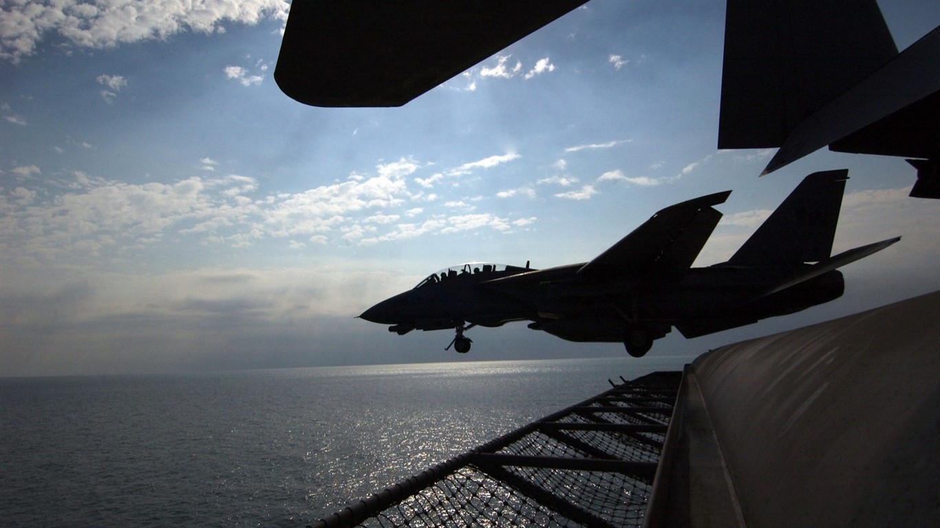 U. S. Navy F14 Tomcat bojovník #43 - 1366x768