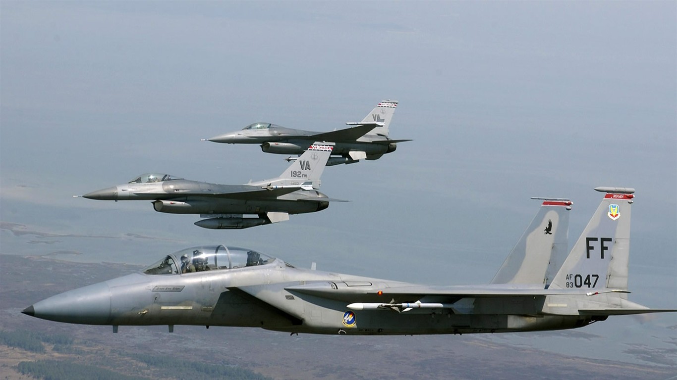Обои героической военной техники воздуха #33 - 1366x768