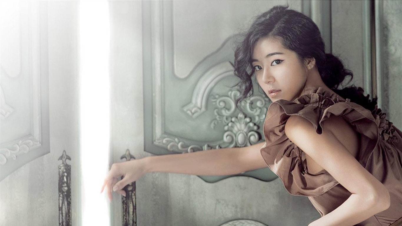 South Korean beauty model wallpaper #9 - 1366x768
