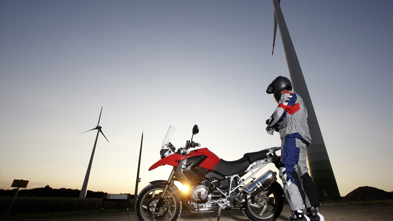2010 fonds d'écran de motos BMW #15 - 1366x768