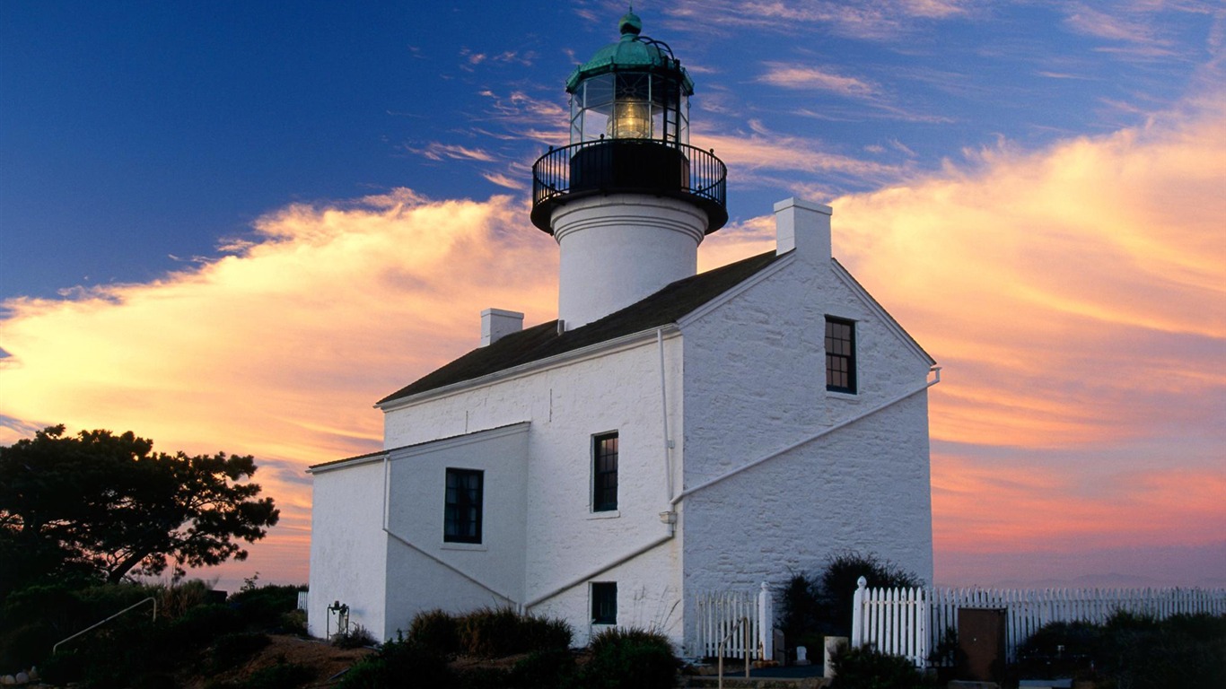 Coastal Lighthouse HD Wallpaper #12 - 1366x768