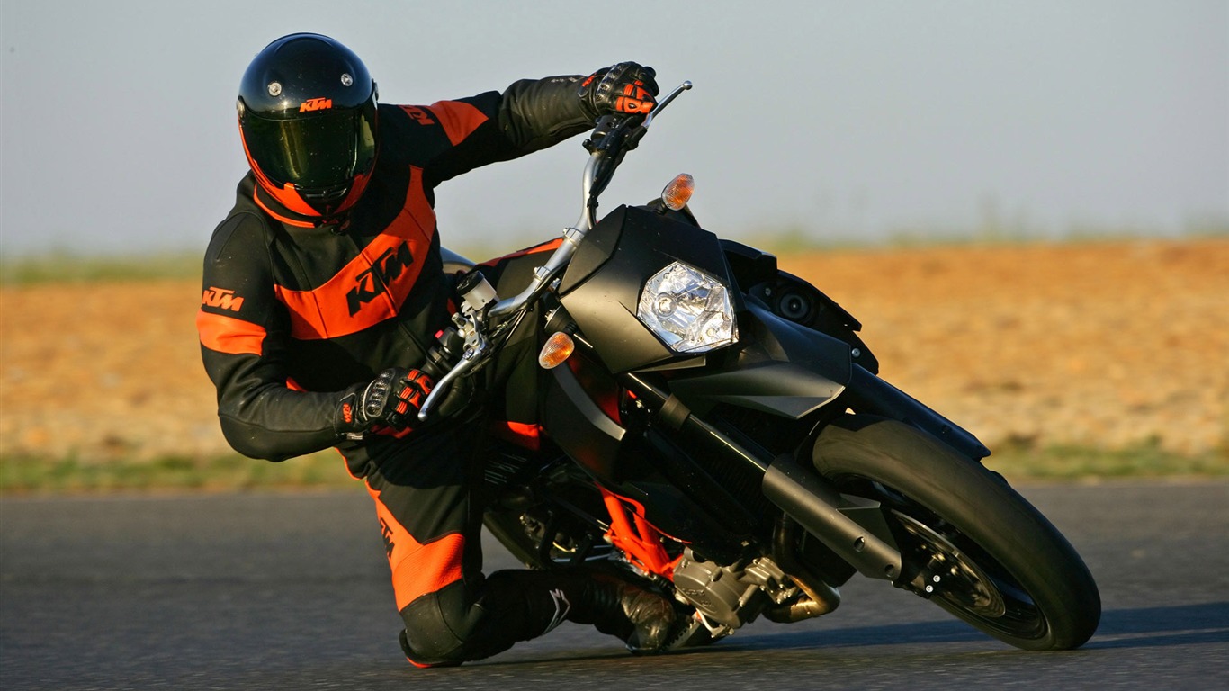 Motos Gire Wallpaper Collection #17 - 1366x768