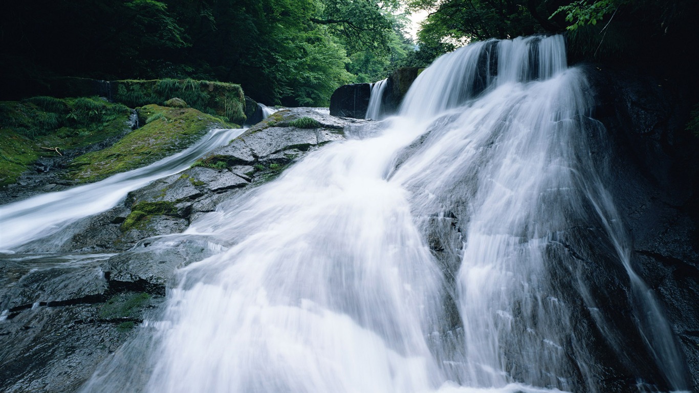 滝は、HD画像ストリーム #2 - 1366x768