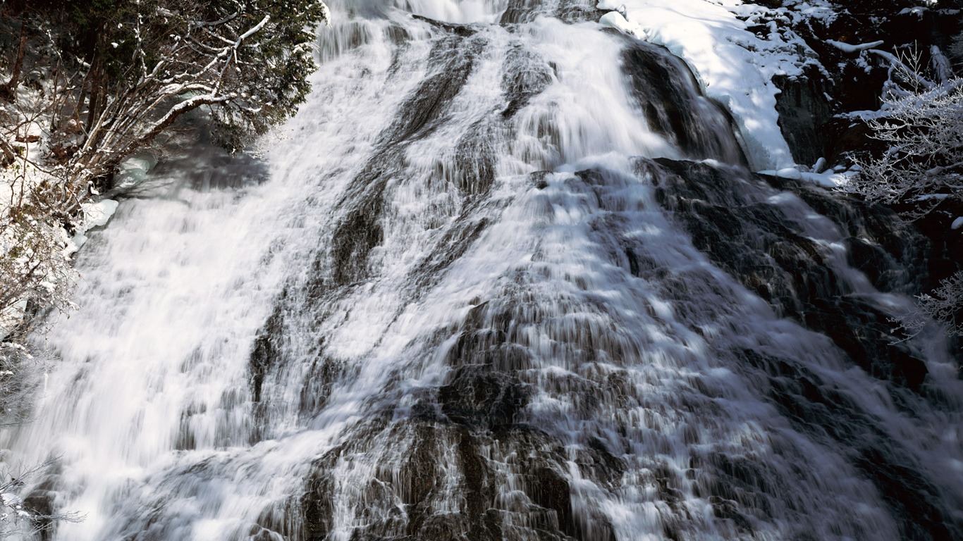 瀑布溪流高清壁纸4 - 1366x768