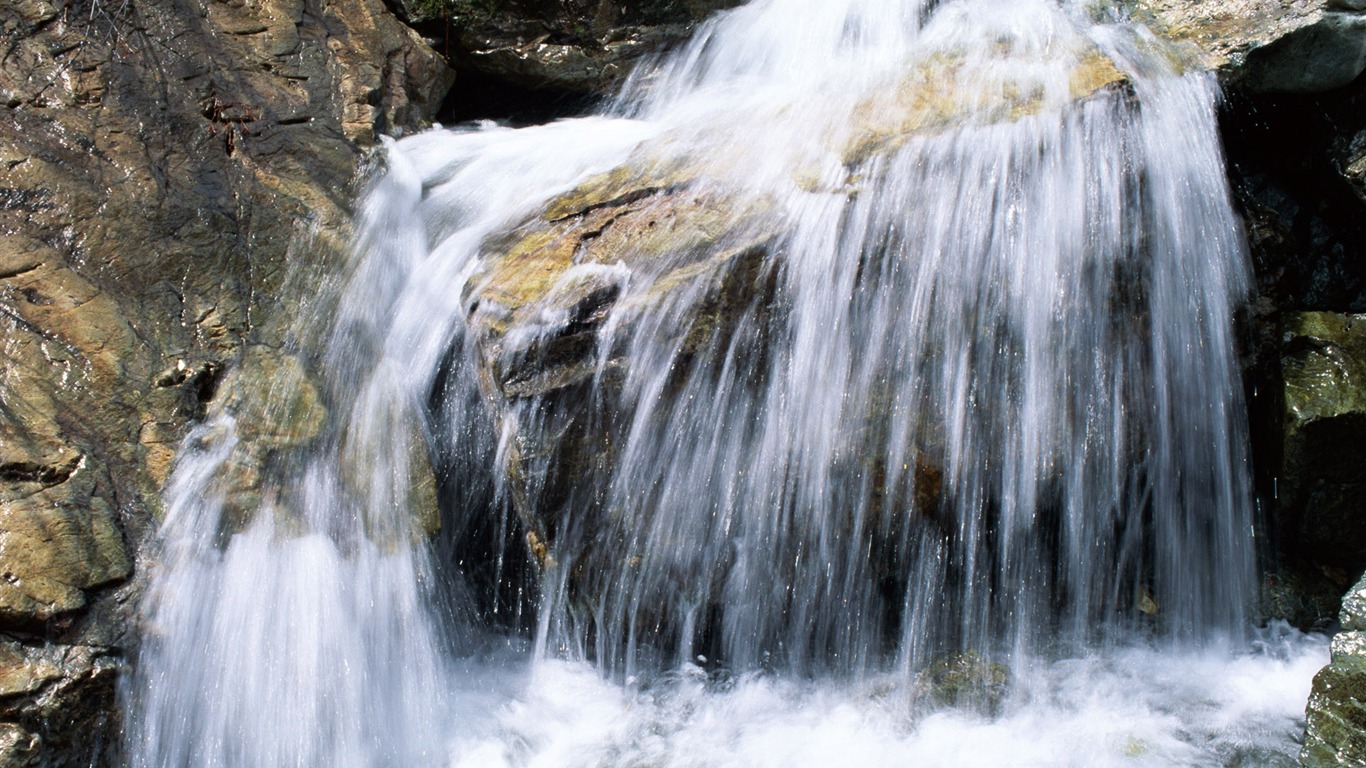滝は、HD画像ストリーム #12 - 1366x768