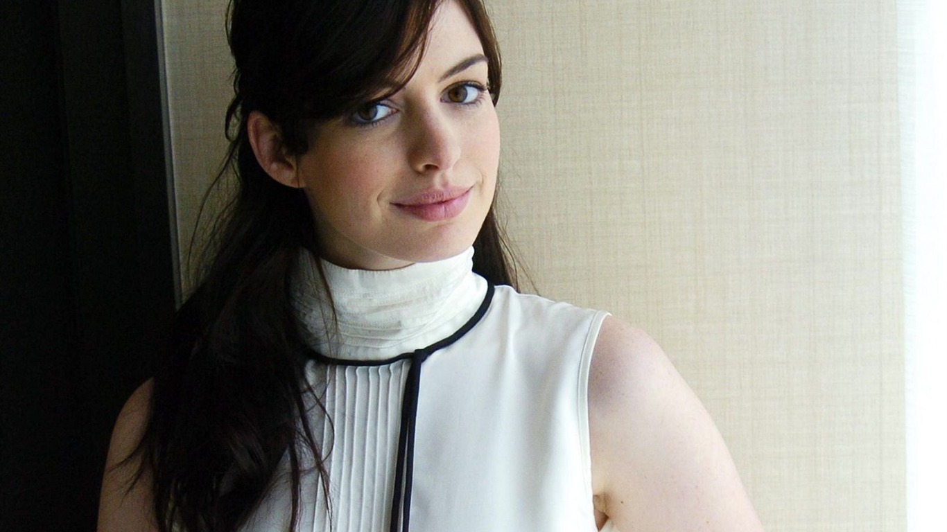 Anne Hathaway 安妮·海瑟薇 美女壁纸2 - 1366x768