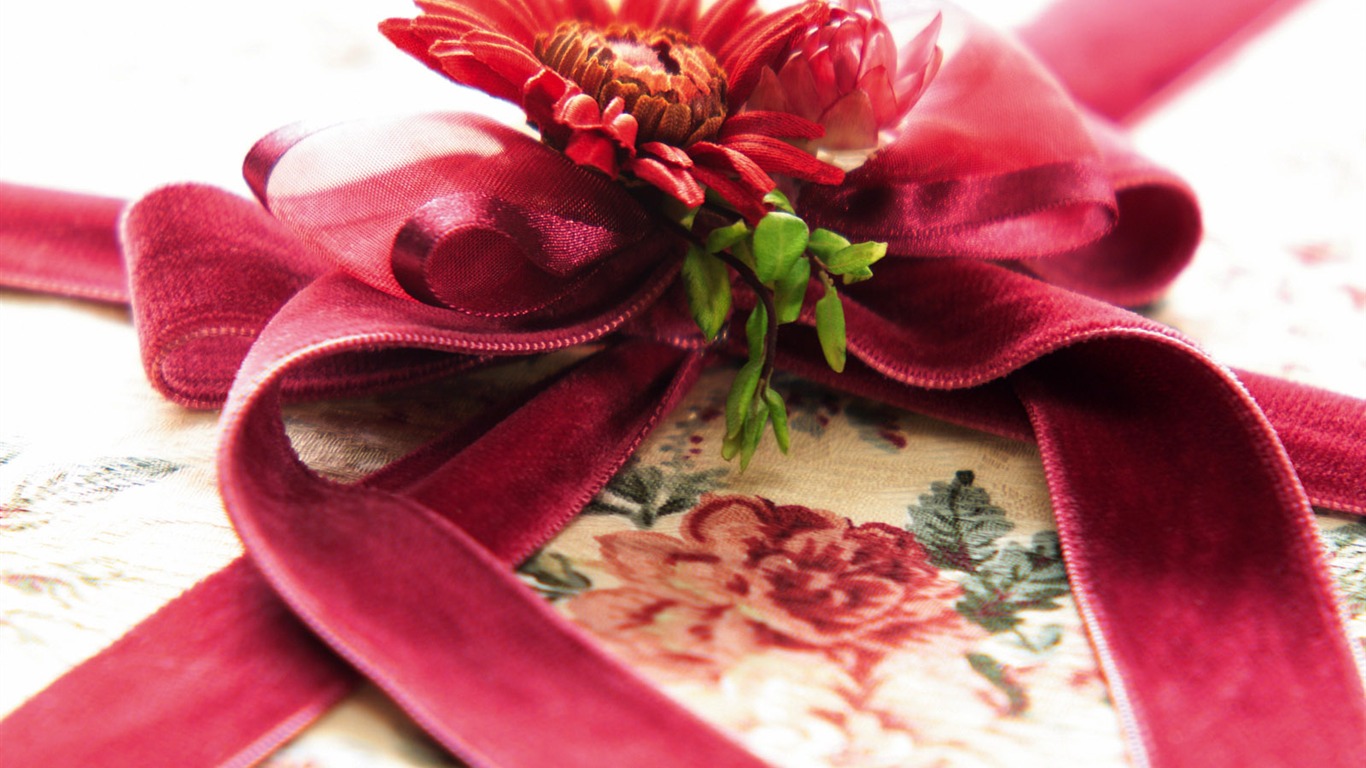 Gift decoration wallpaper (2) #11 - 1366x768