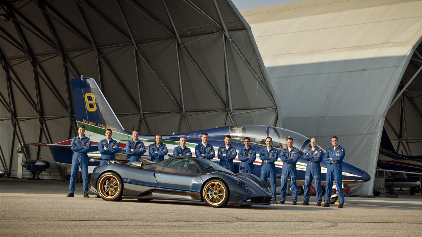 fonds d'écran widescreen Pagani voitures #3 - 1366x768