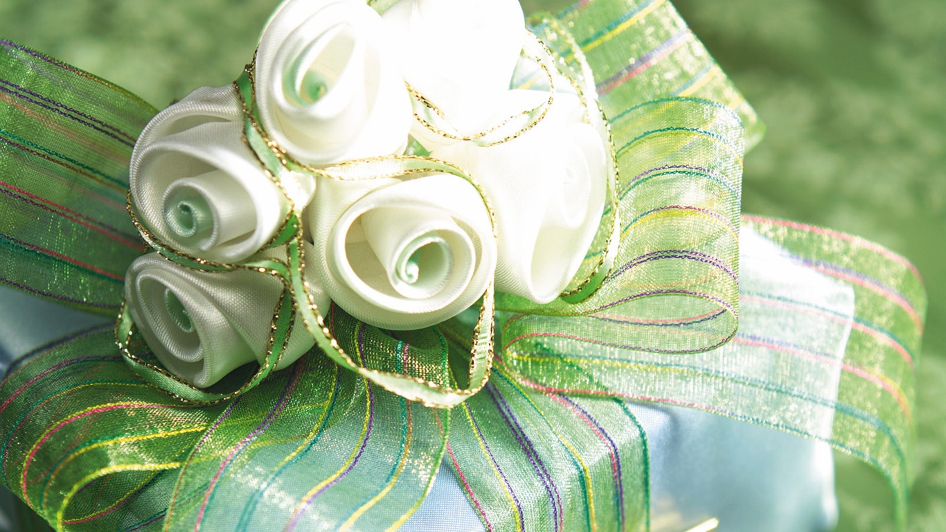 Gift decoration wallpaper (4) #17 - 1366x768