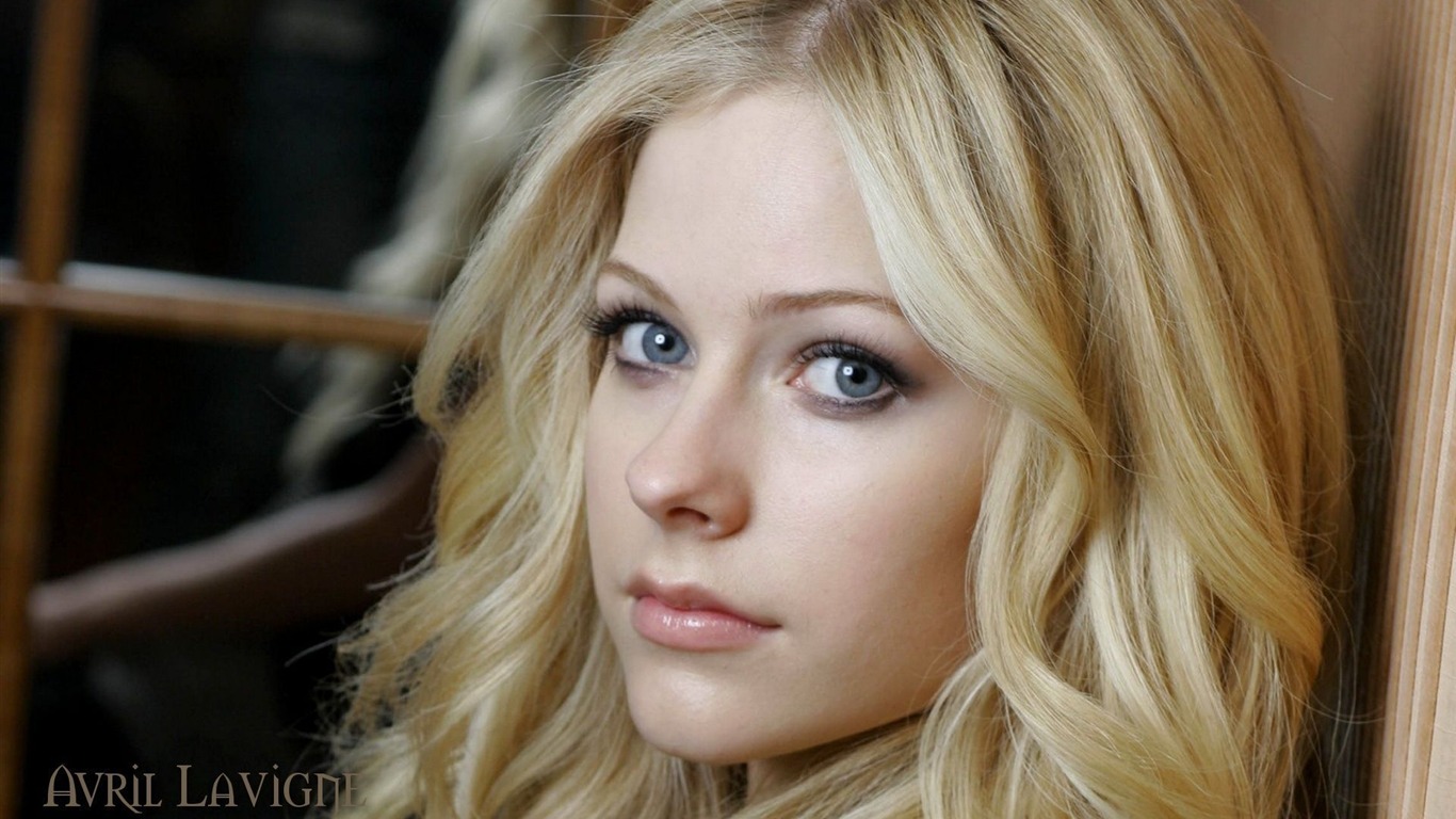 Avril Lavigne krásnou tapetu #14 - 1366x768
