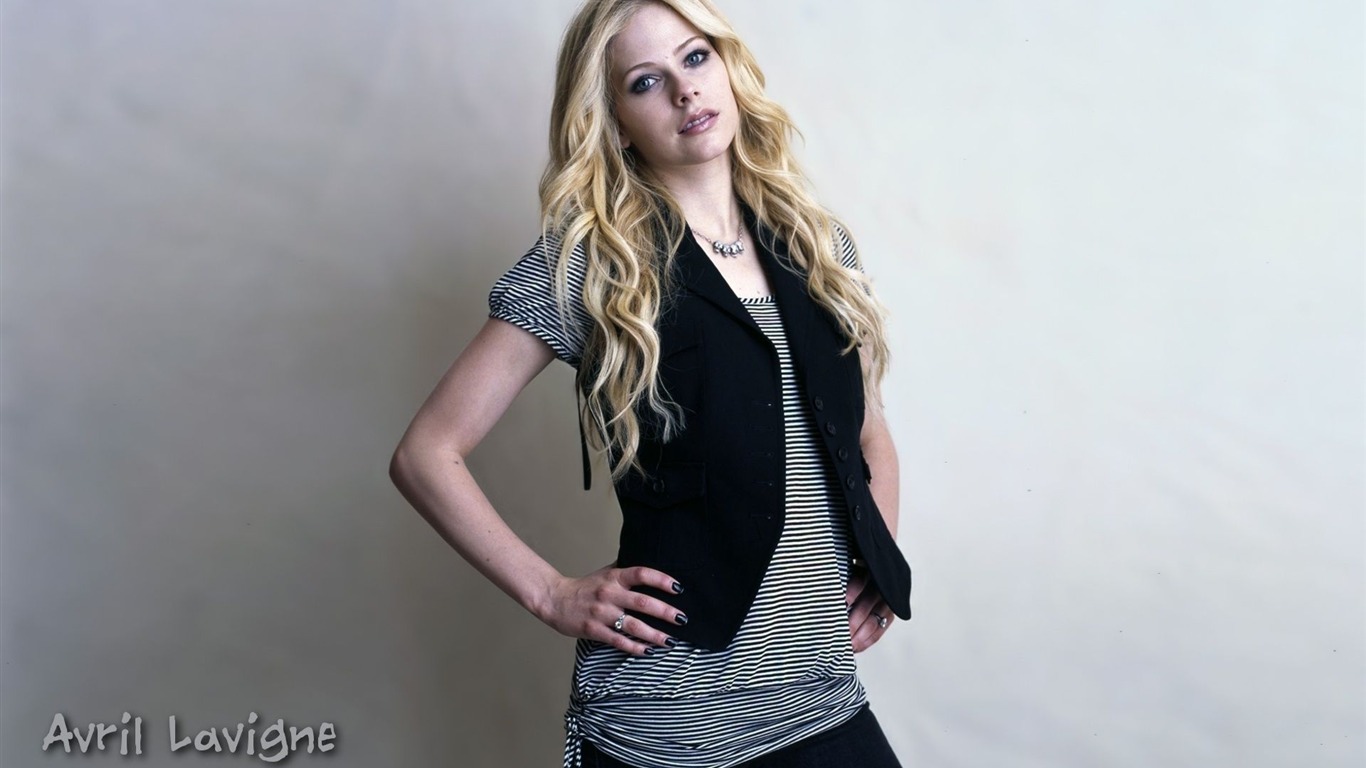 Avril Lavigne krásnou tapetu #15 - 1366x768