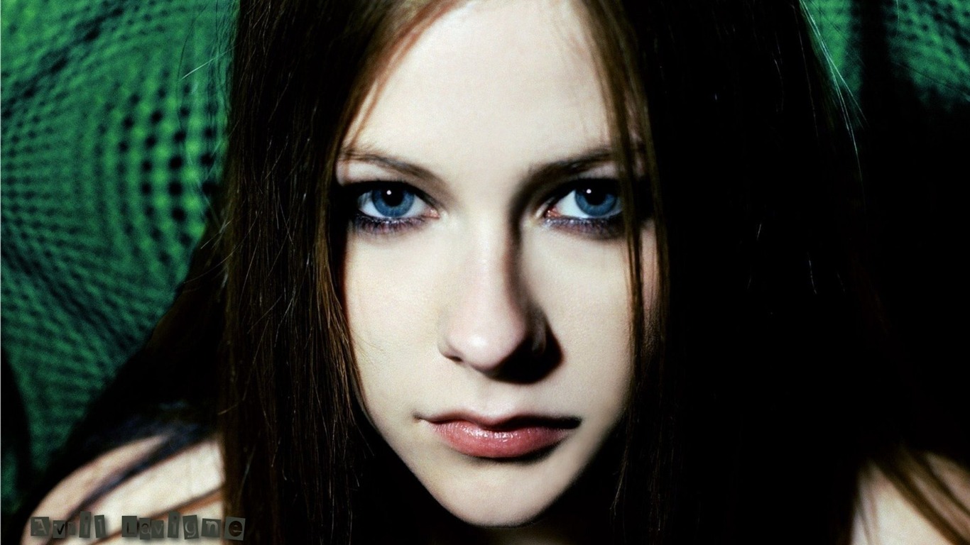 Avril Lavigne красивые обои #21 - 1366x768