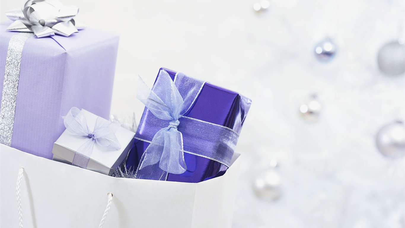 Gift decoration wallpaper (6) #3 - 1366x768