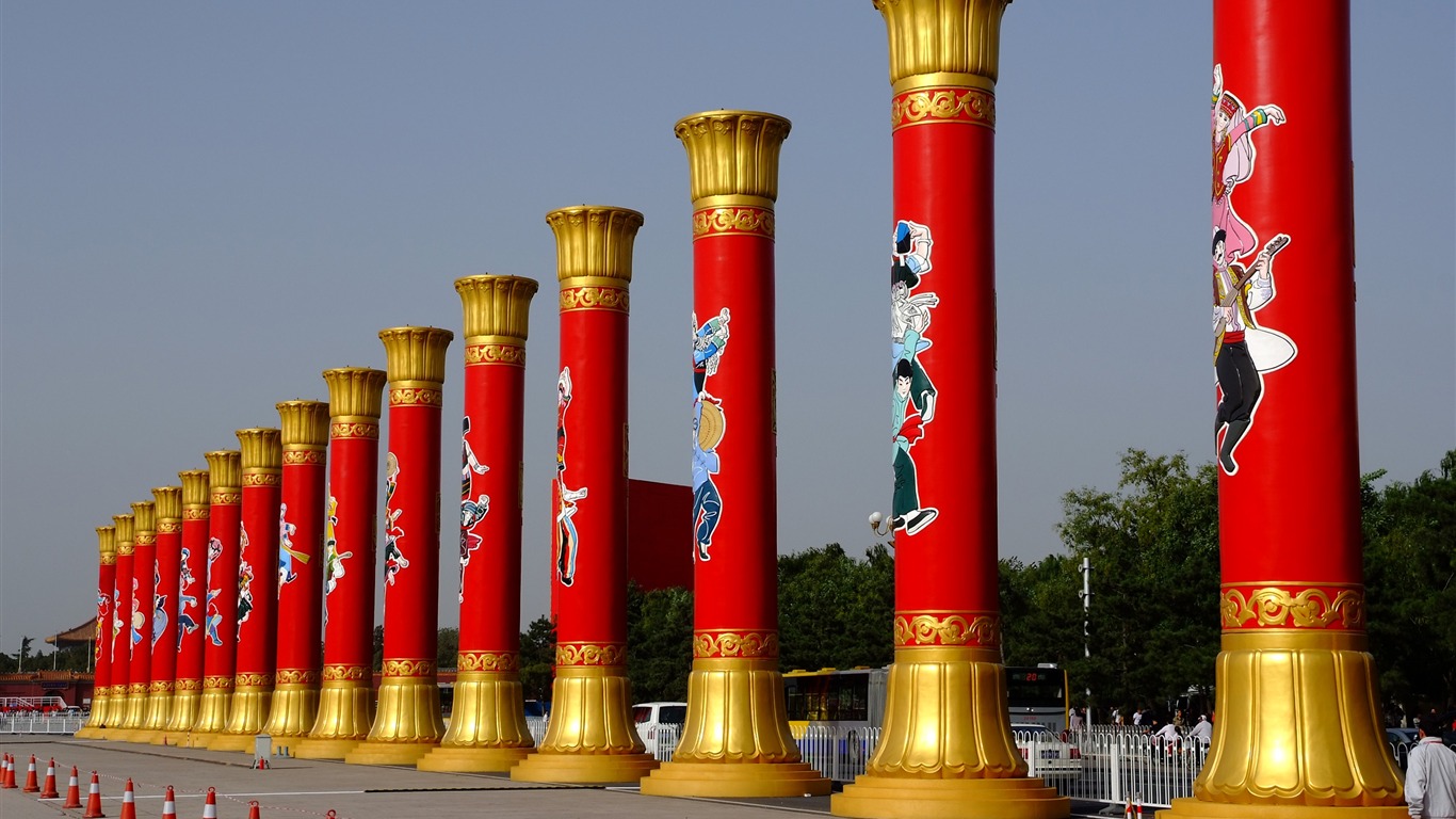 Costumes, Tiananmen Square (rebar works) #5 - 1366x768