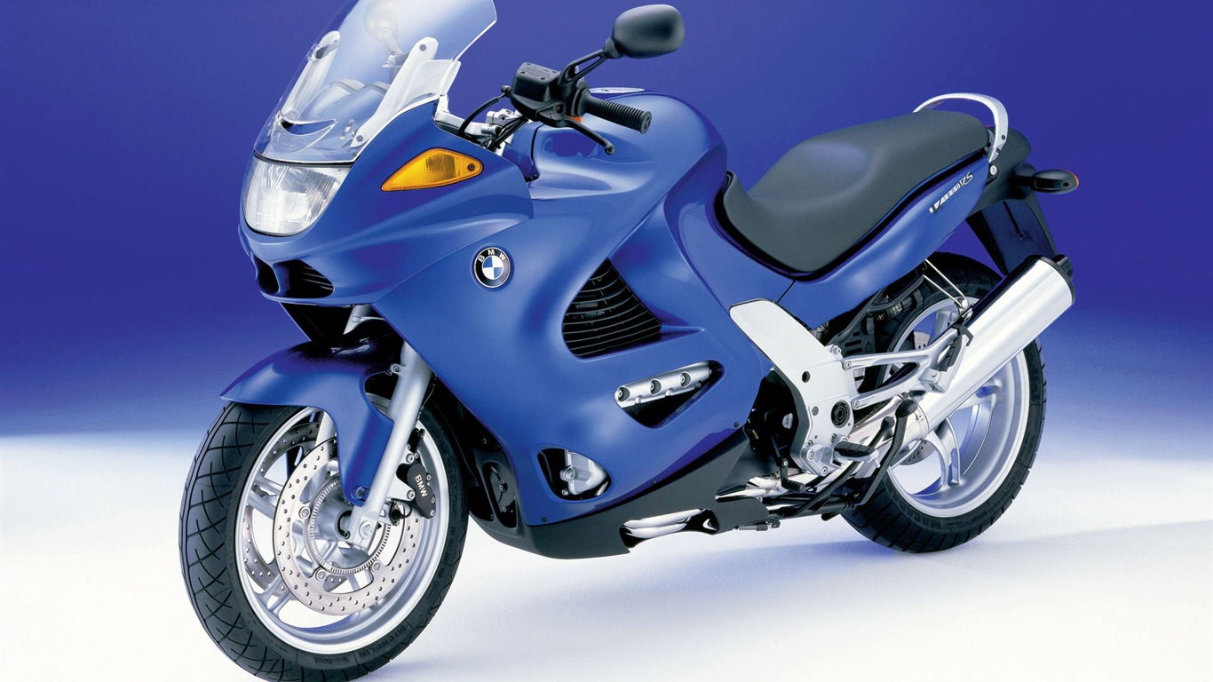 BMW fondos de pantalla de la motocicleta (1) #2 - 1366x768