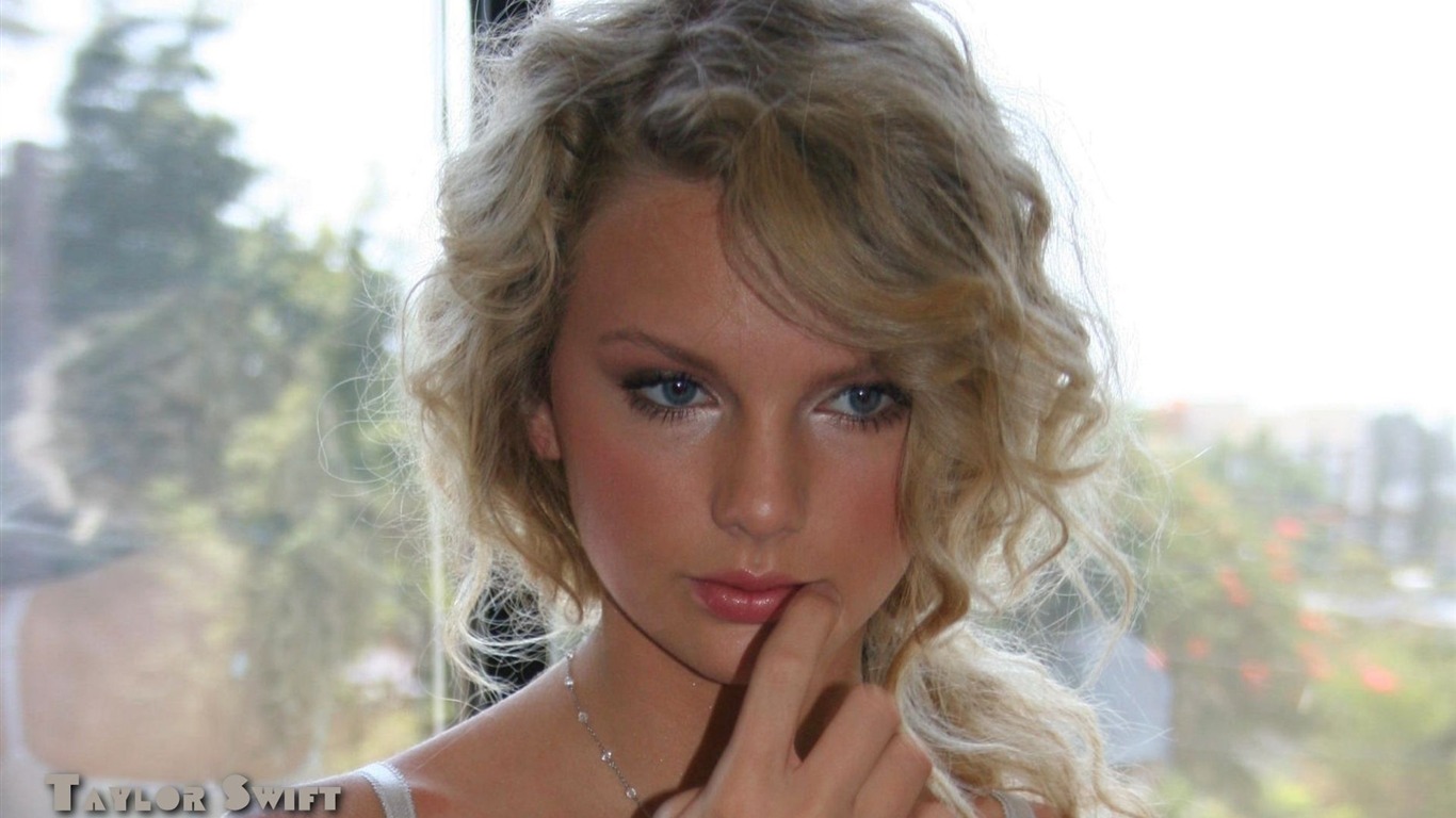 Taylor Swift krásnou tapetu #32 - 1366x768